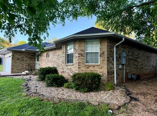 2722 S Meadowlark Avenue, Springfield, MO 65807