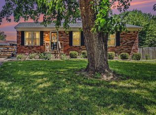 229 Hill N Dell Rd, Paris, KY 40361