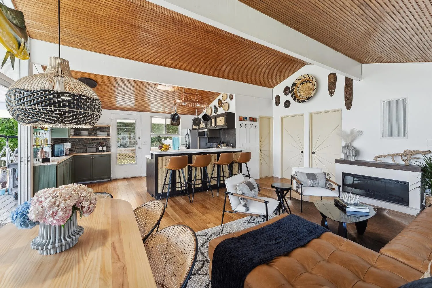 Waterfront Cottage — Photo 3