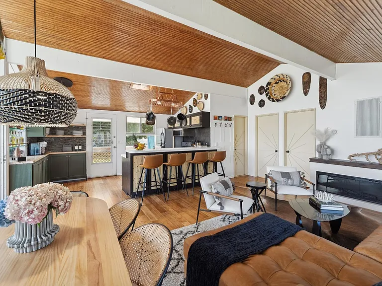 308 W Lake Dr — Photo 4