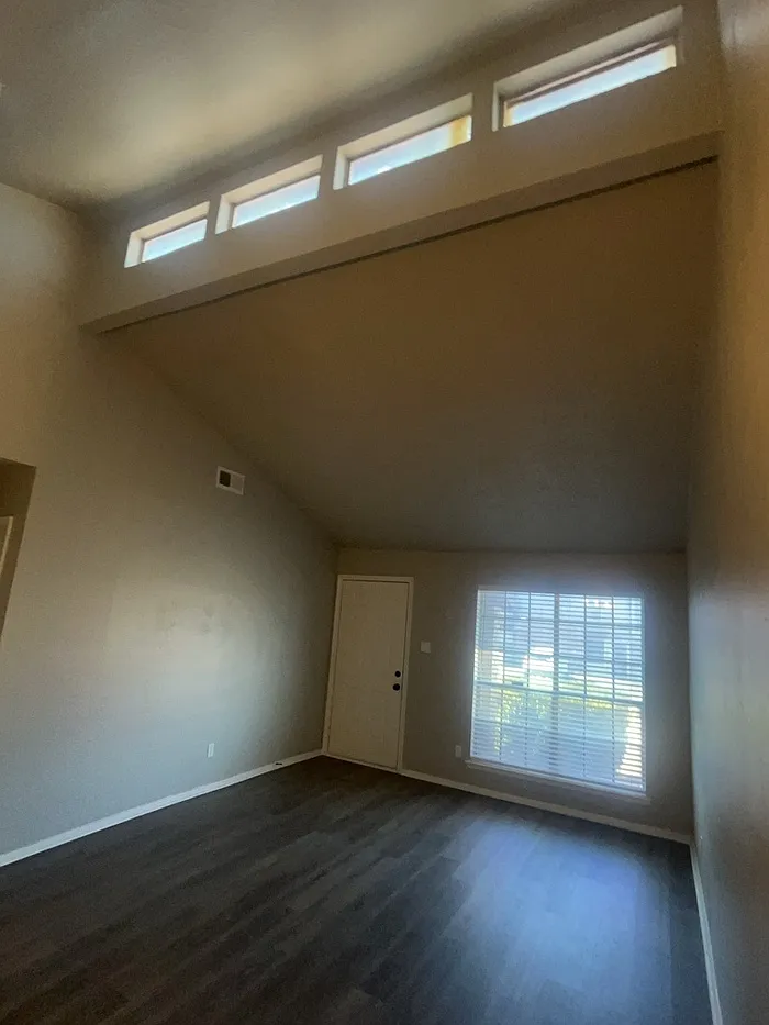 2 bed, 1.0 bath, $1,250 — Photo 4