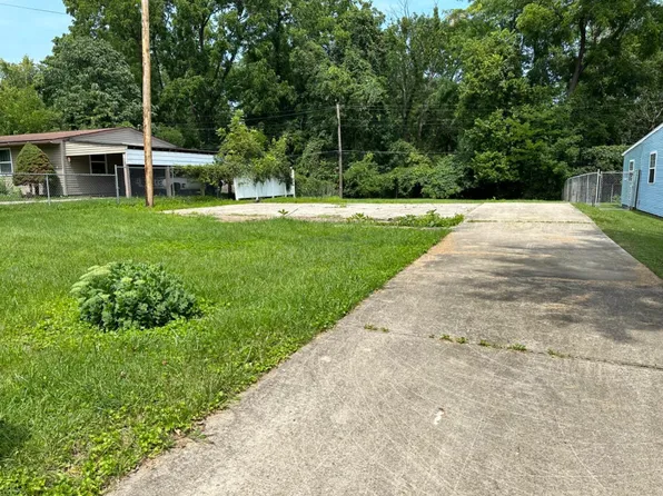 199 N Orchard Cir, Blanchester, OH 45107