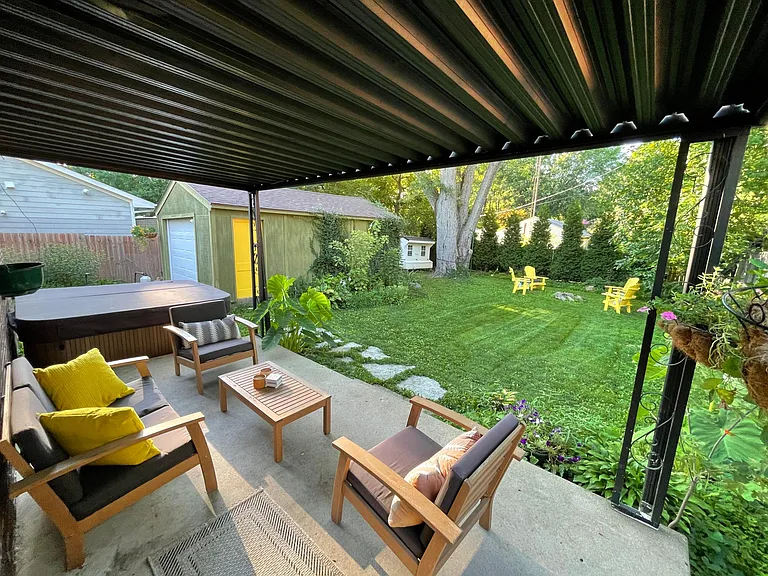 327 W Davis St — Photo 23
