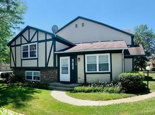 117 Brookwood Ct, Vernon Hills, IL 60061