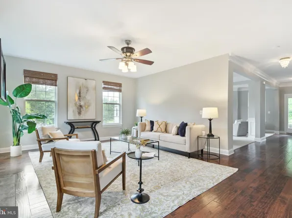 8282 Mineral Springs Dr, Manassas, VA 20112