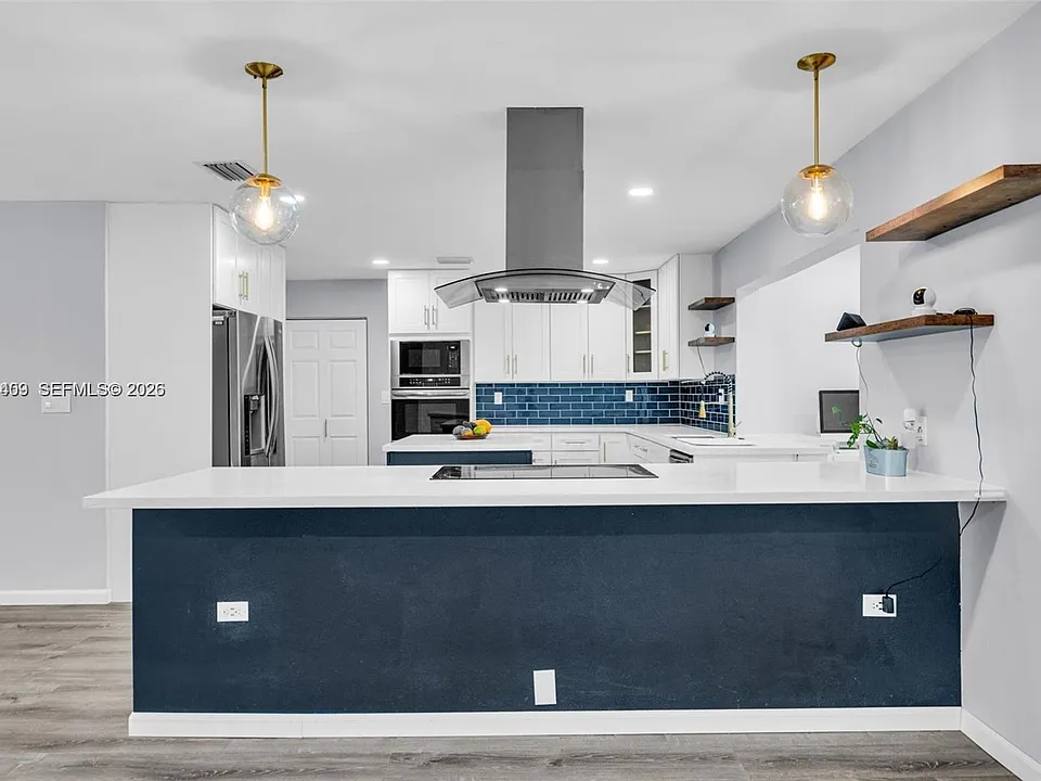 851 SW 49th Ter