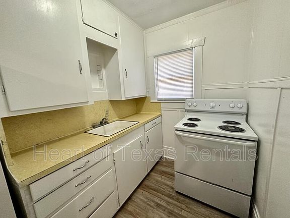 5th image of 903B W 5th St