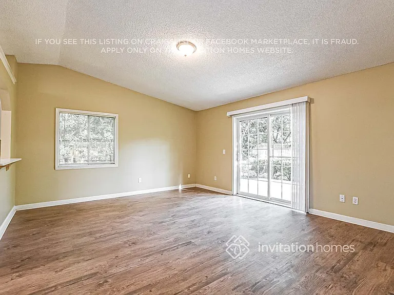 1567 Naples Cir — Photo 4