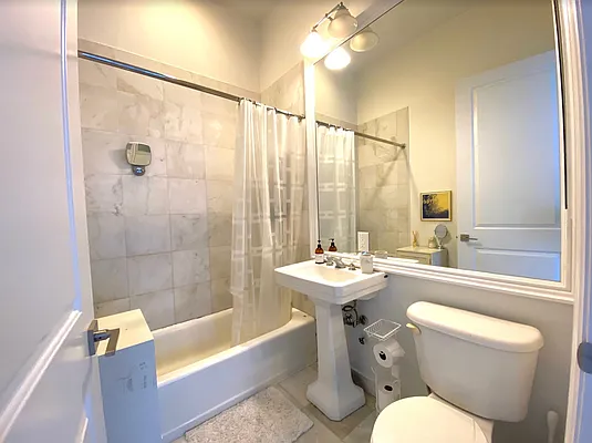 Rented by REAL New York | media 24