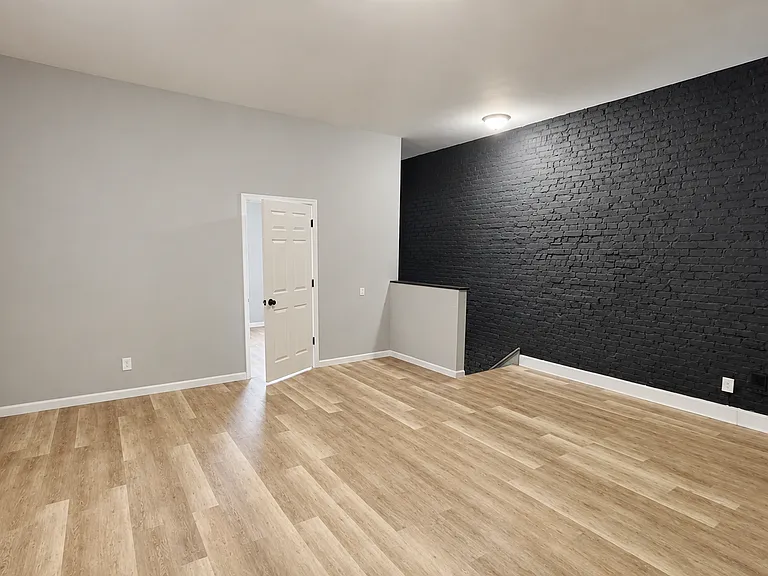 5040-5042 Lotus Ave #5042-2E — Photo 4