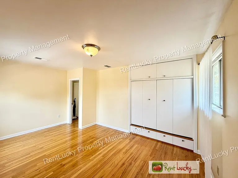 1612 Markham Ave NE — Photo 25