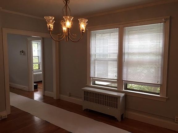 5th image of 209 Willard St