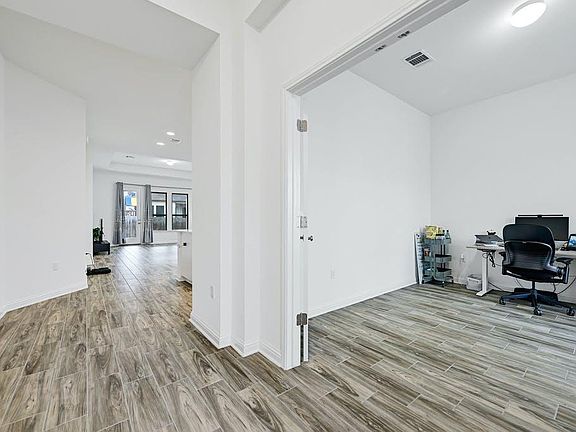 4th image of 6725 Denia Dr