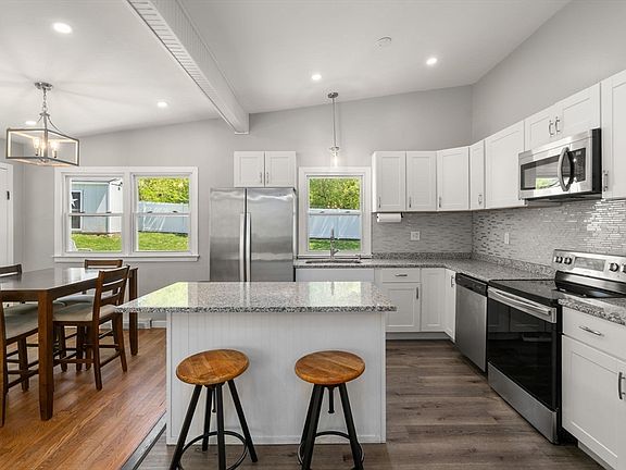 3rd image of 6 Rosenfeld Rd