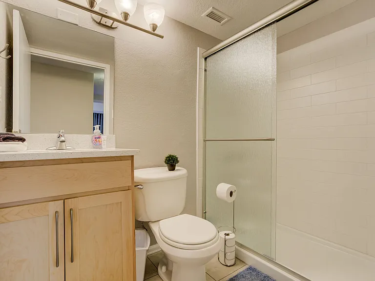 417 E Kiowa St #203 — Photo 16