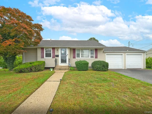 31 Cherry Lane, Hicksville, NY 11801