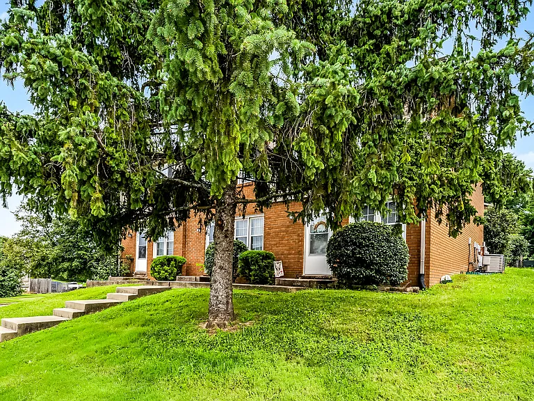 741 Ridgeview Dr — Photo 4