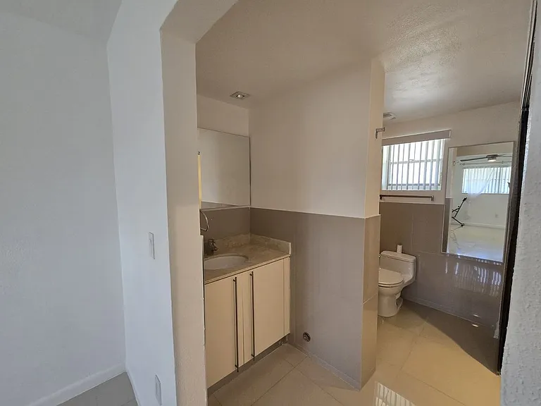 2800 NE 203rd St #24 — Photo 13