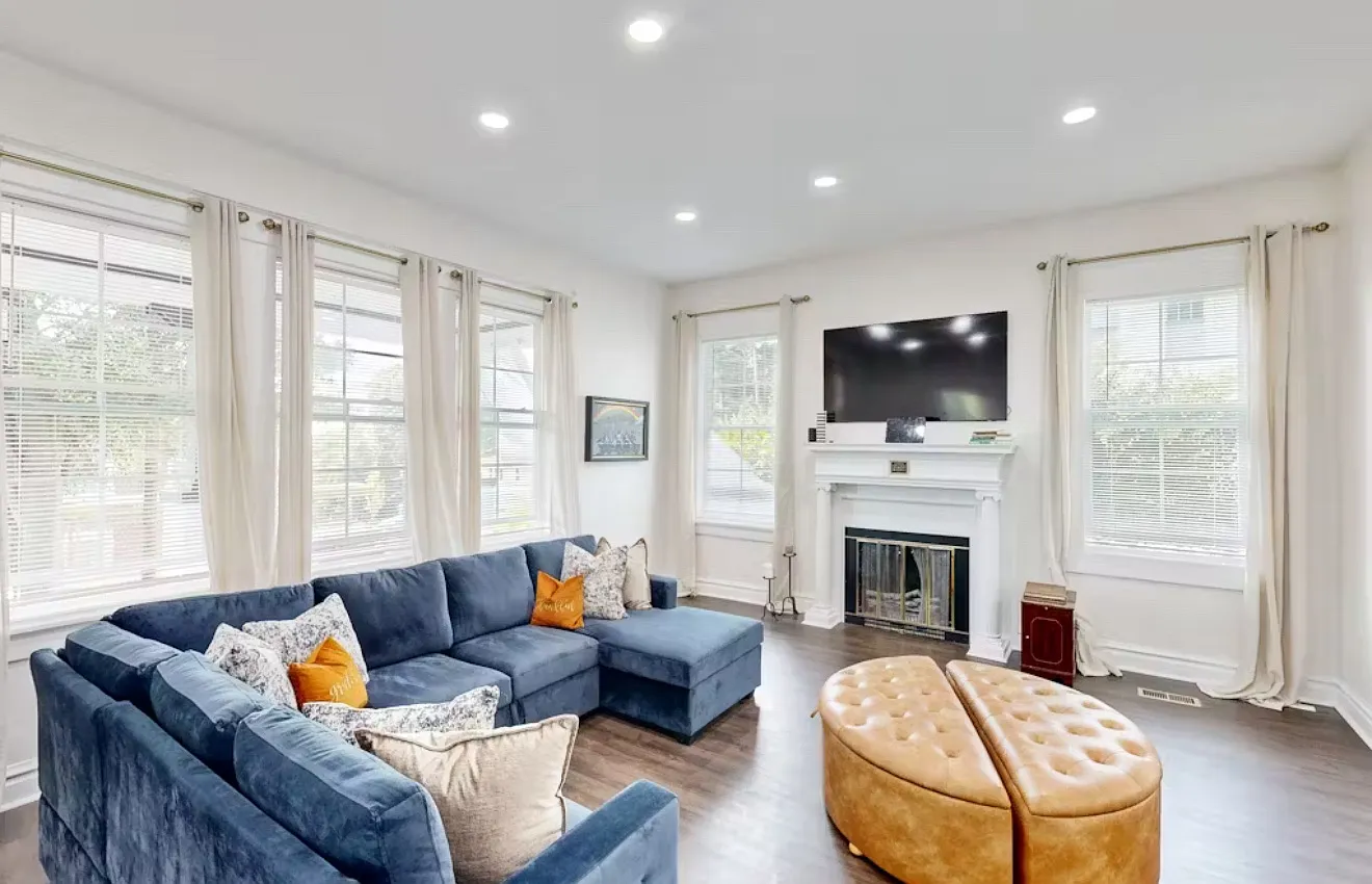 927 Russell St — Photo 2