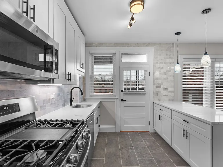 6340 Northwood Ave #2W — Photo 8