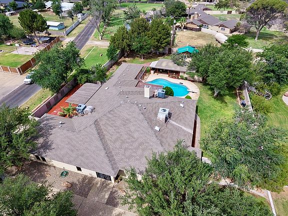 3rd image of 2901 Deering Dr