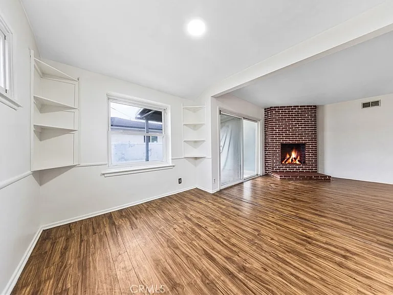 6943 Nagle Ave — Photo 14