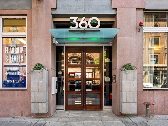 3rd image of 360 Newbury St Unit 402