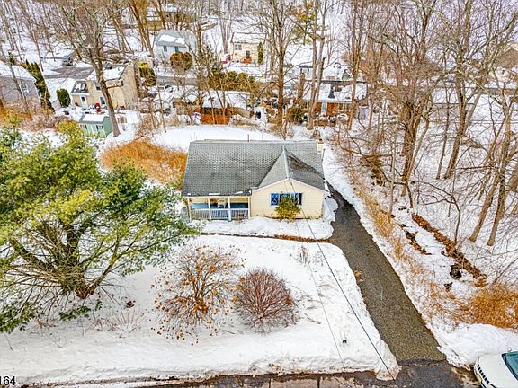 4th image of 10 Lake Shore Rd