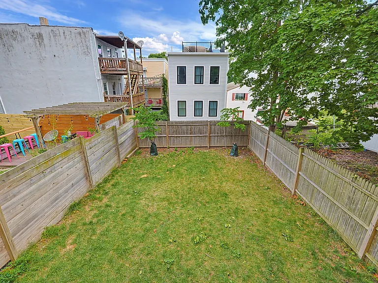 498 Sumner St #1 — Photo 23