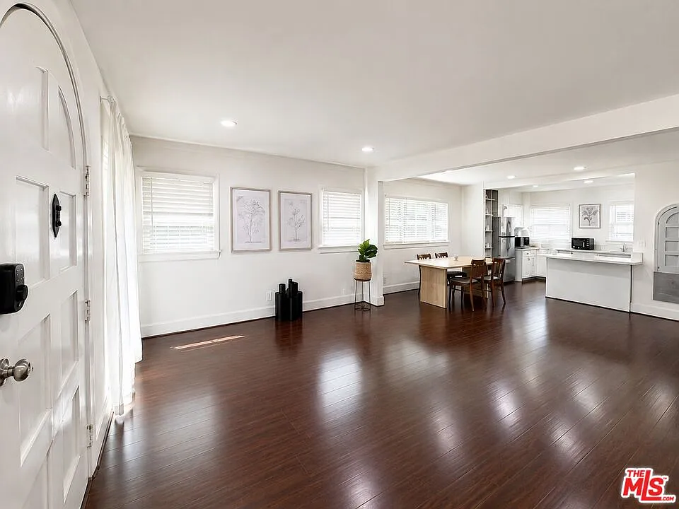 2 bed, 1.0 bath, 1450 sqft, $2,800 — Photo 4