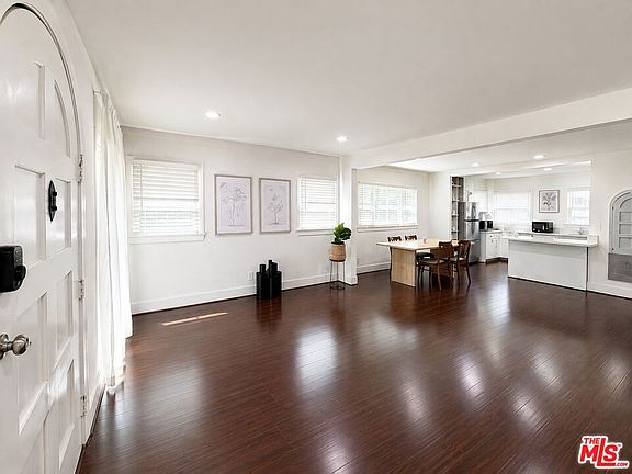 4th image of 2421 3rd Ave