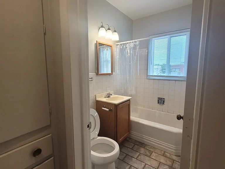 1433 SW Lincoln St — Photo 3