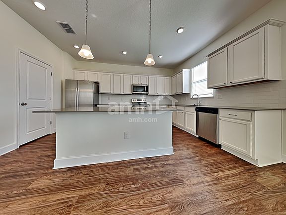 4th image of 1007 Walden Pond Dr