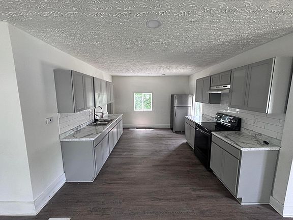 3rd image of 514 Oak St