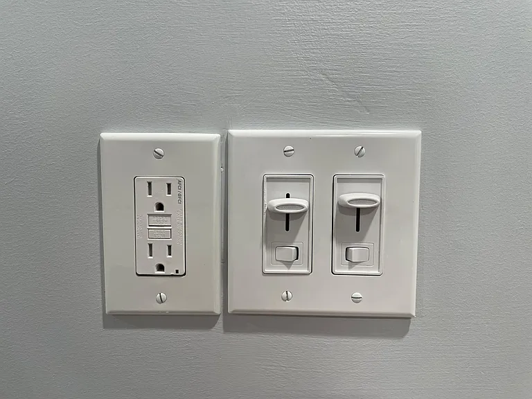 All lights have ability to be dimmed. Kitchen plugs are GFI protected.