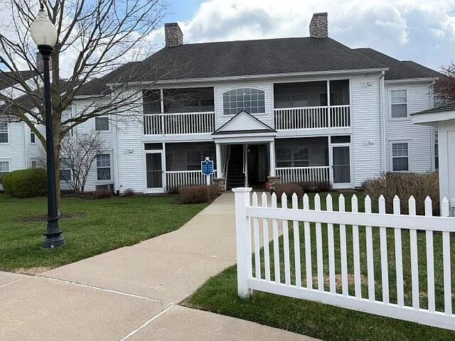 2736 S Knightsbridge Cir — Photo 15
