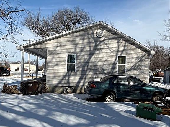4th image of 648 N Main St