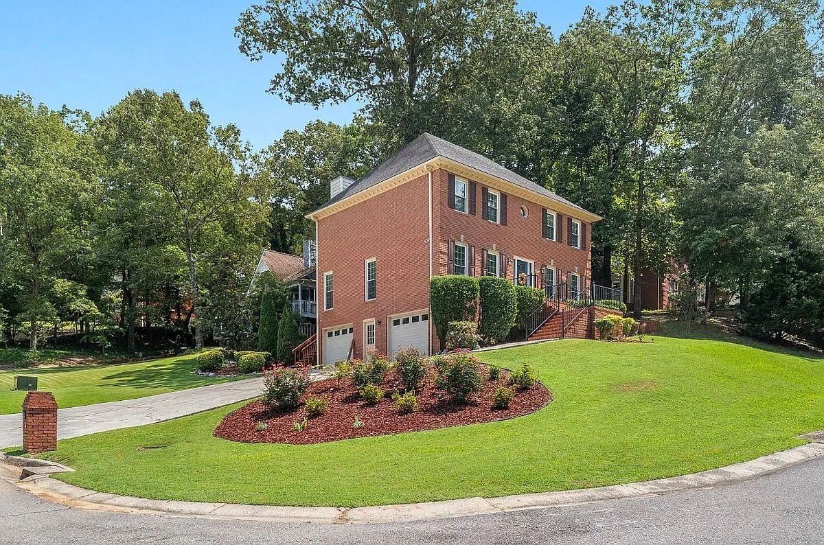 4 bed, 2.5 bath, 3046 sqft, $3,200 — Photo 4