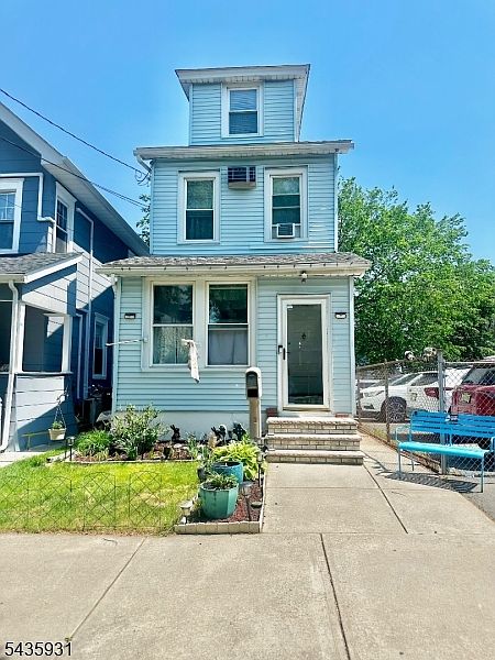 1st image of 150 Beech St