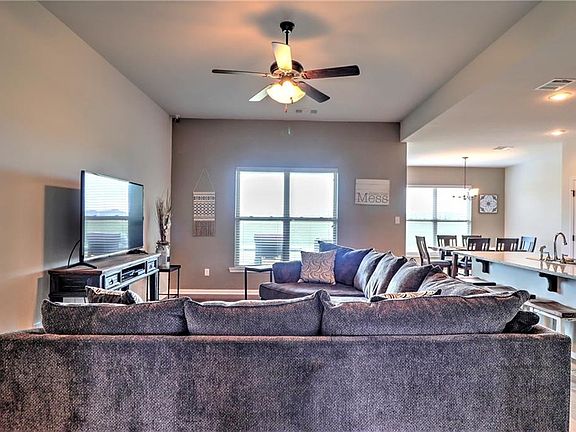 4th image of 321 Long Hill Dr