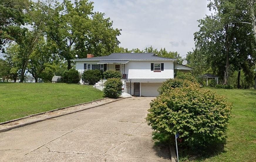 1st image of 302 W Marion St