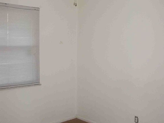 4th image of 10235 Prince Dr