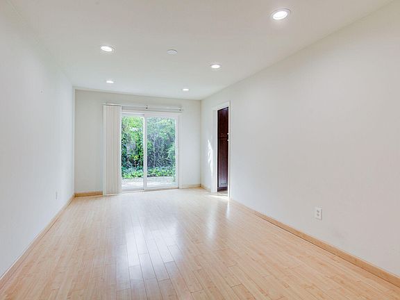 5th image of 28727 King Arthur Ct