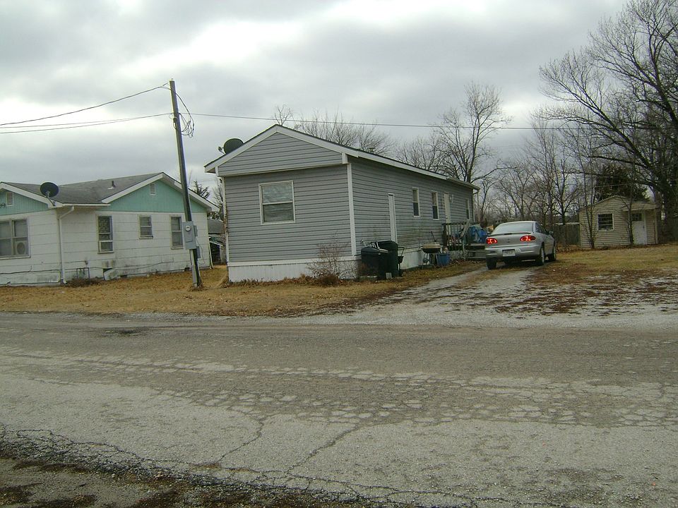 2nd image of 106 E Jackson St