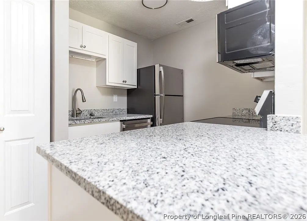 1 bed, 1.0 bath, 639 sqft, $900 — Photo 3