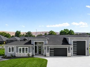 9316 Golden Dr, Yakima, WA 98903