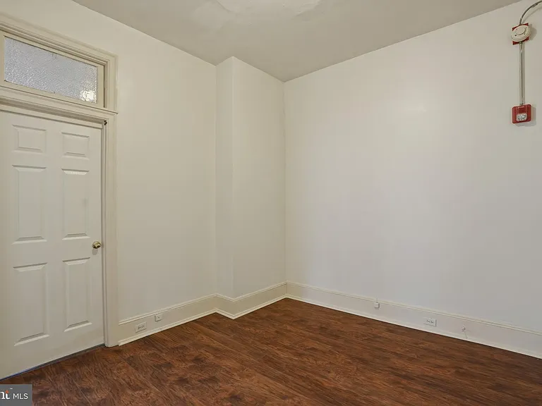 2441 Brown St #2R — Photo 8