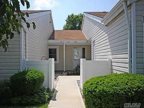 1st image of 103 Cabot Ct W