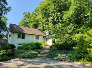 8949 Ranch Dr, Chesterland, OH 44026