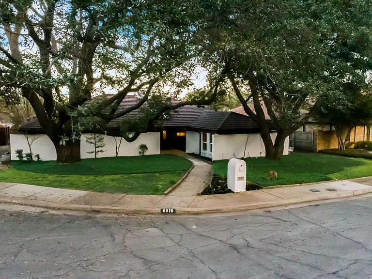 8810 Vista Oaks Cir — Photo 31